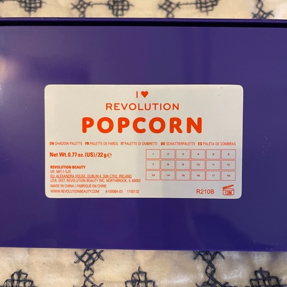 Revolution Beauty I Heart Revolution Sweet & Tasty Popcorn eyeshadow palette - Picture 3 of 3